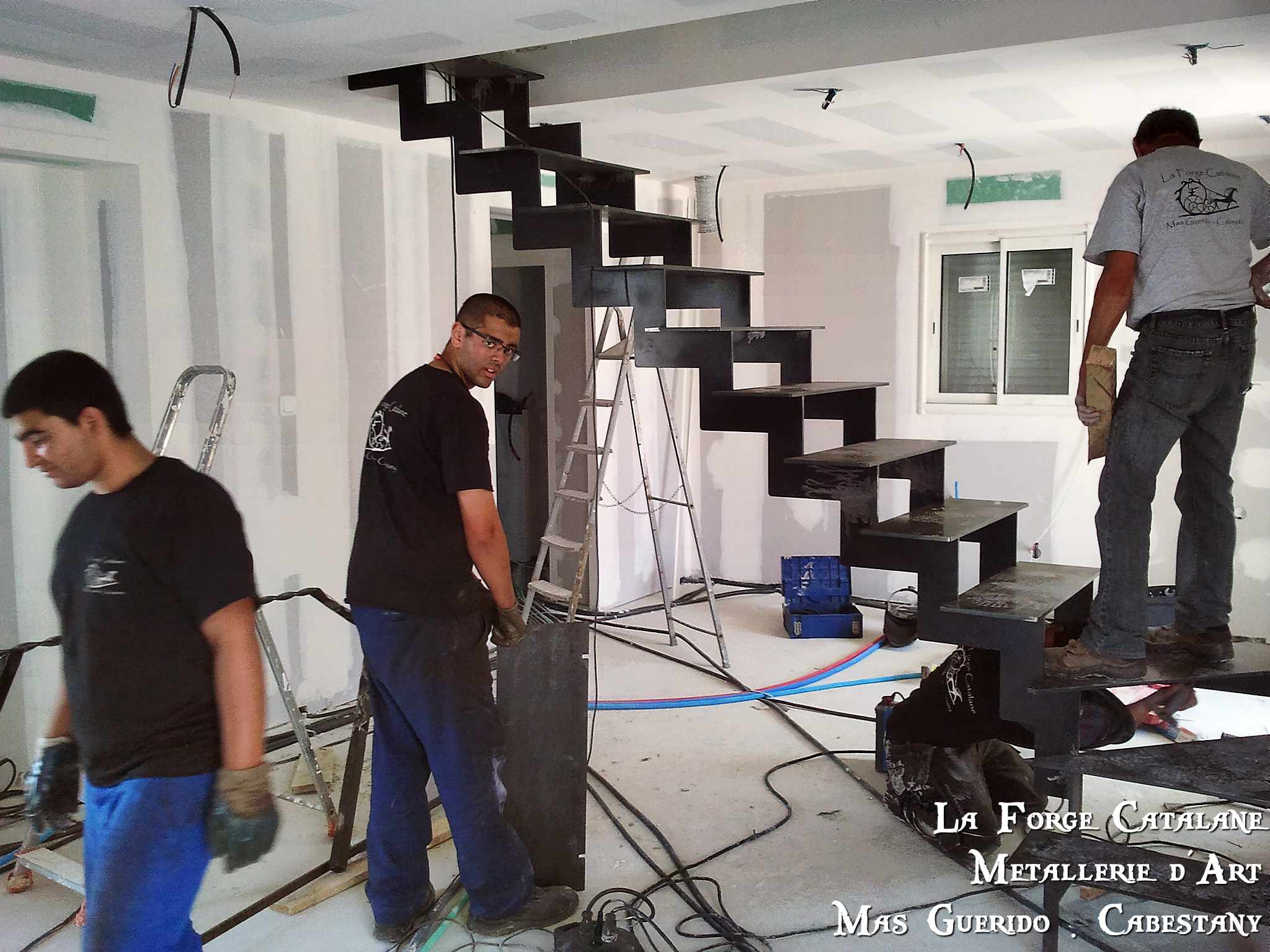 escalier limon cremaillere double decoupe laser marches fer 4 forge catalane.jpg